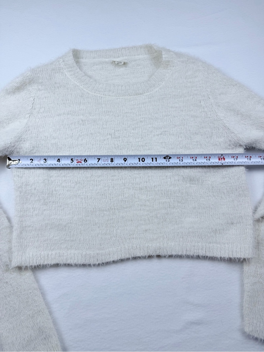 Garage White Fuzzy Eyelash Knit Cropped Crewneck Sweater Medium - Picture 5 of 7
